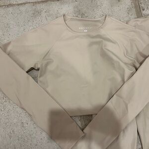 RECSWEAT Beige Workout 2-Piece Set – Long Sleeve + Leggings M